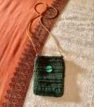 Bolsa em tricô, verde escuto.