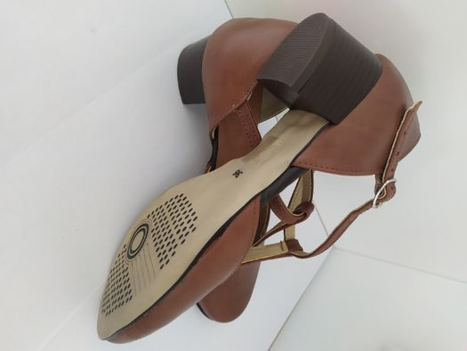 Obuwie ludowe Spotykanki Charakterki brąz obcas 4 cm pod wymiar