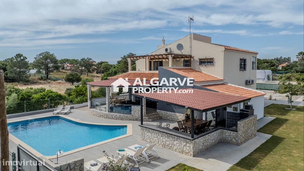 V5+1 Casa Independente num lote de 3.980m² – Ideal para Habitação e Ex