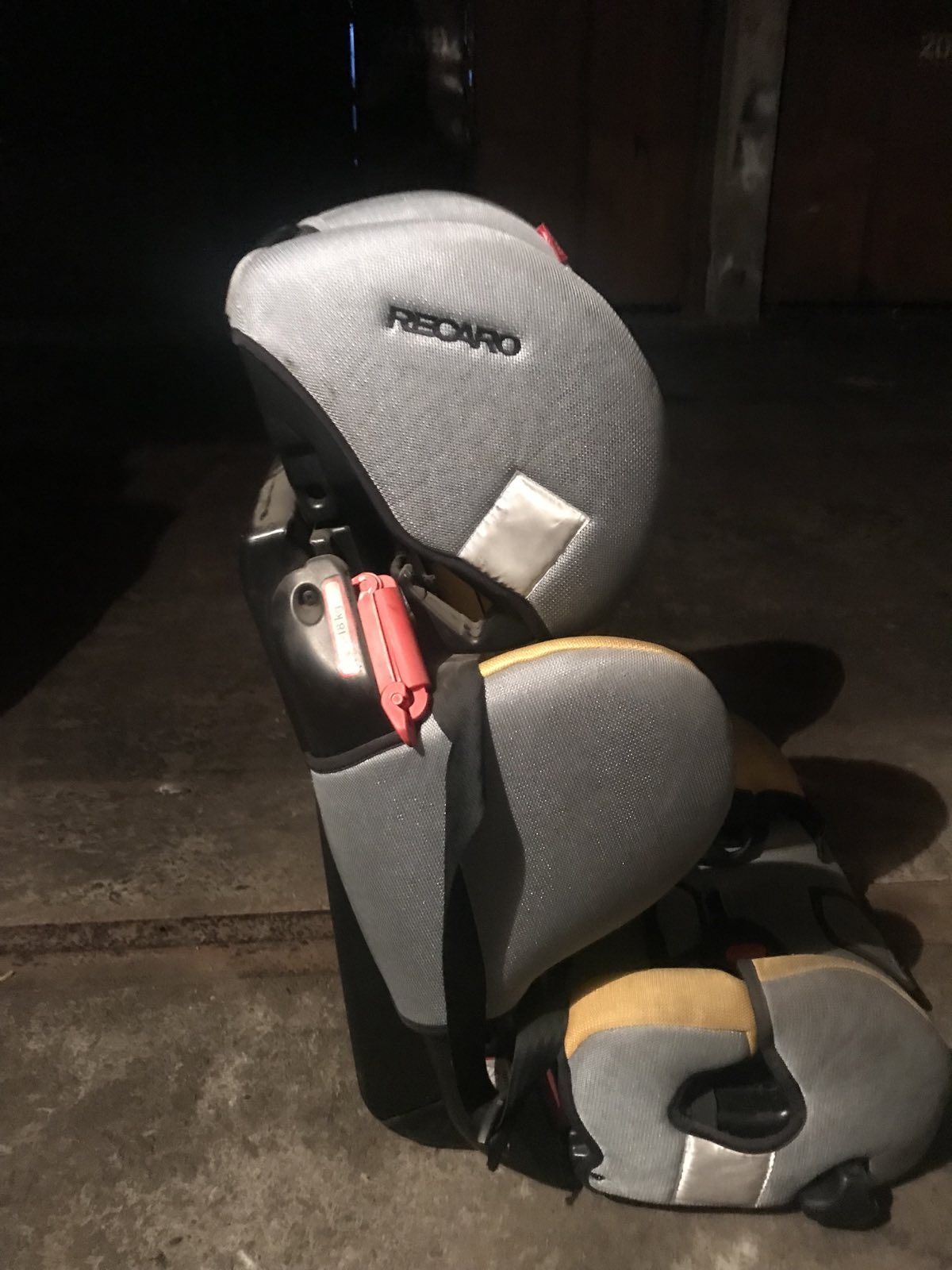 Автокрісло RECARO