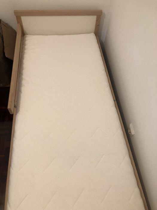 Cama criança ikea com estrado e colchão incluídos