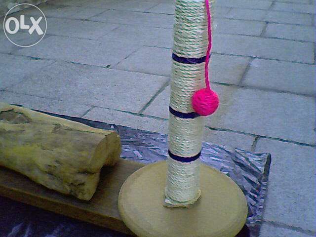 Arranhador enorme em Madeira para Gatos (NOVO) + 2 camas para gatos !