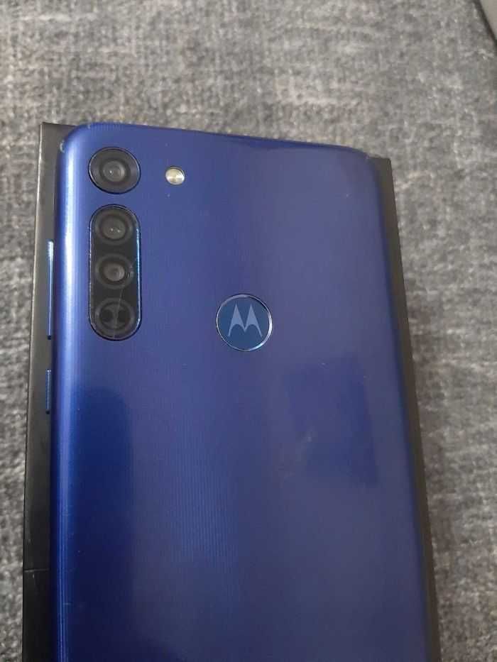 Motorola G8 XT2045-2 4/64 gb uszkodzony Moto G 8