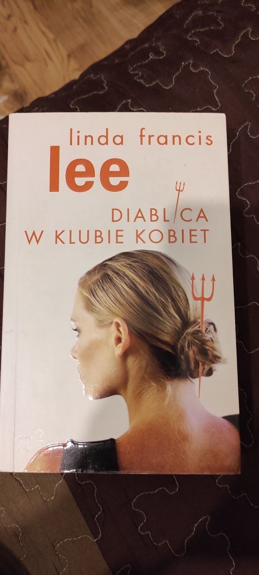 Diablica w Klubie Kobiet - Pełna humoru powieść