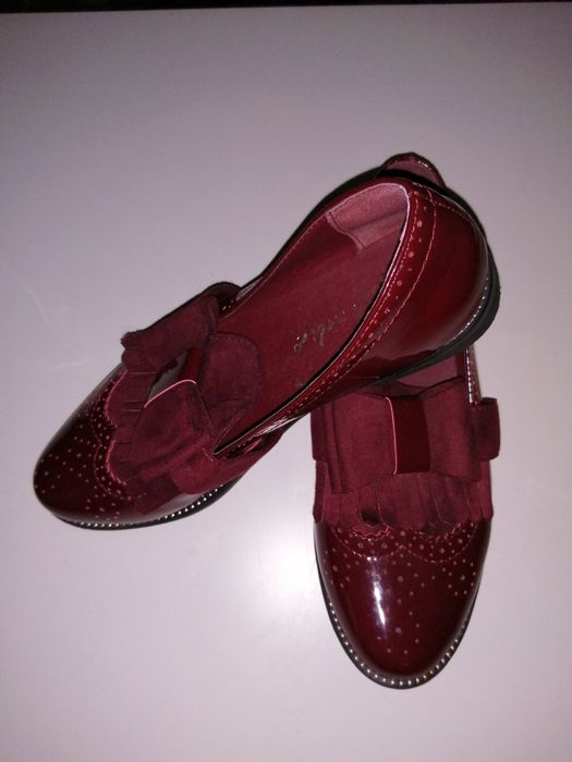 Sapatos bordeaux