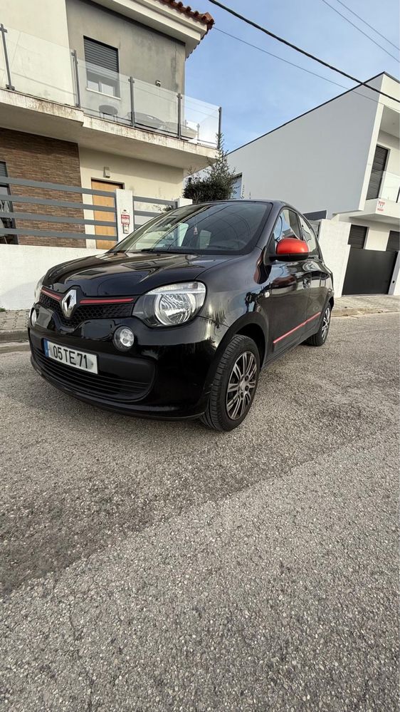 Renault Twingo preto