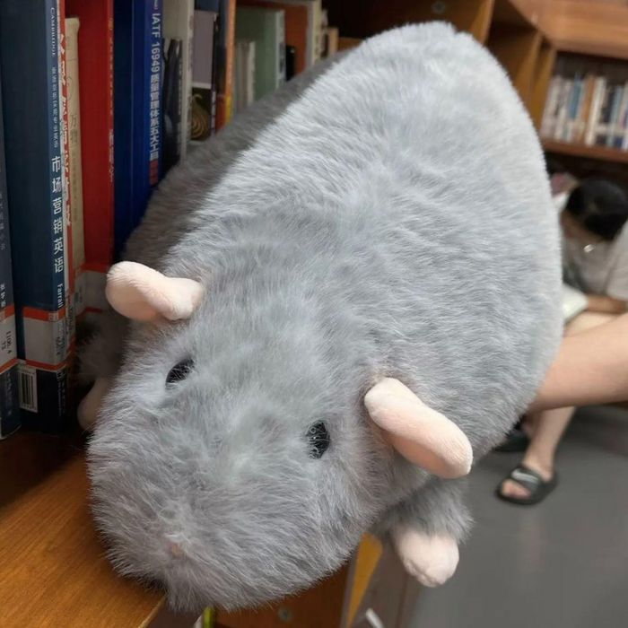 Іграшка м'яка Щур. Игрушка мягкая Крыса.

РОЗМІР 
35 см 397 см
50 см 4