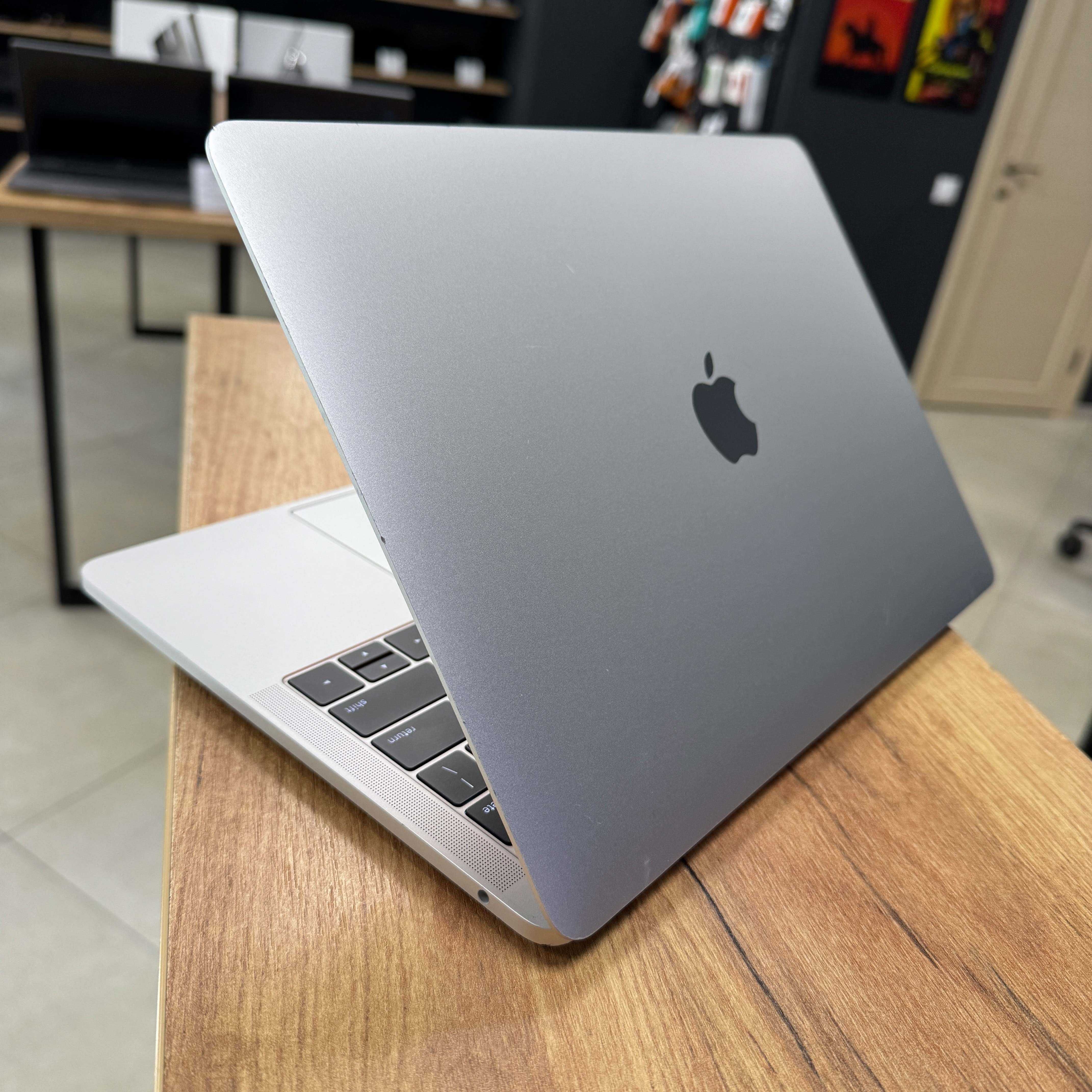 Ноутбук MacBook Pro [Retina, IPS] - i5 7360U/Iris Plus 640/128 GB SSD