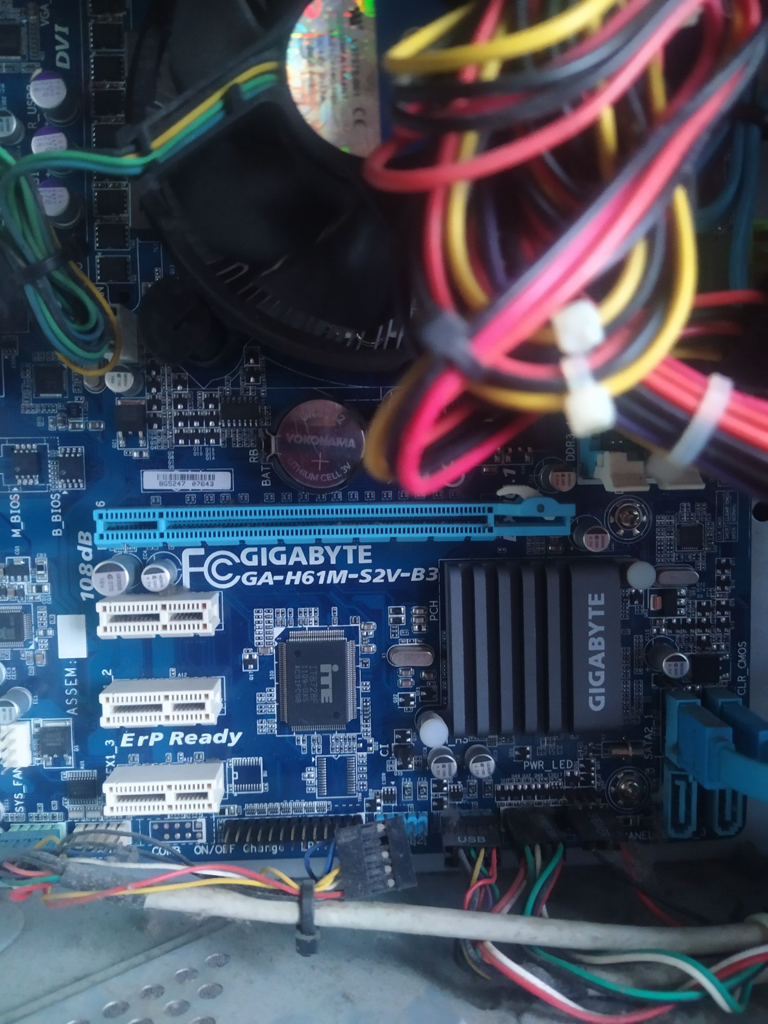 Komputer i3 6gb ram grafika 1gb Linux mint