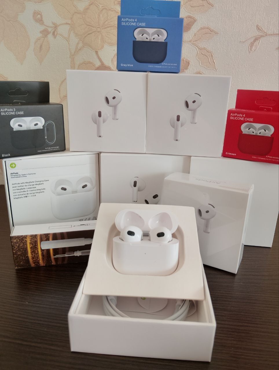 Бездротові навушники Airpods 3 та 4