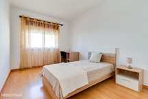 Apartamento T3 convertido em T4 na Cruz d´Areia