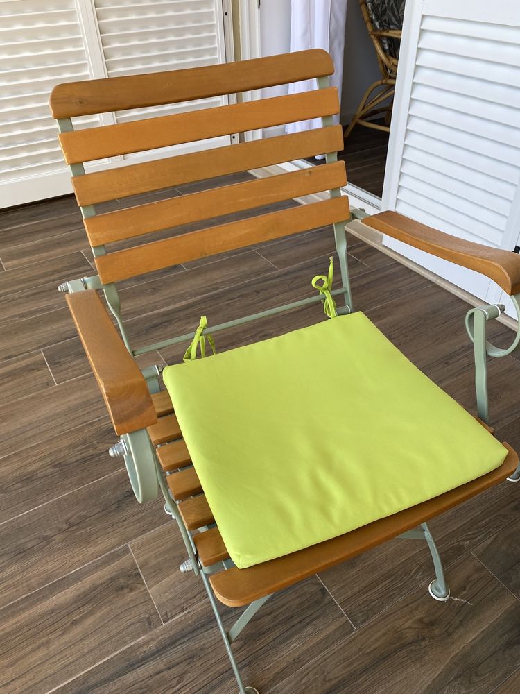 Mesa de madeira de exterior com 4 cadeiras