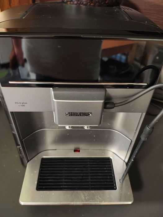 Sprzedam ekspres ciśnieniowy marki Siemens EQ6 plus s100