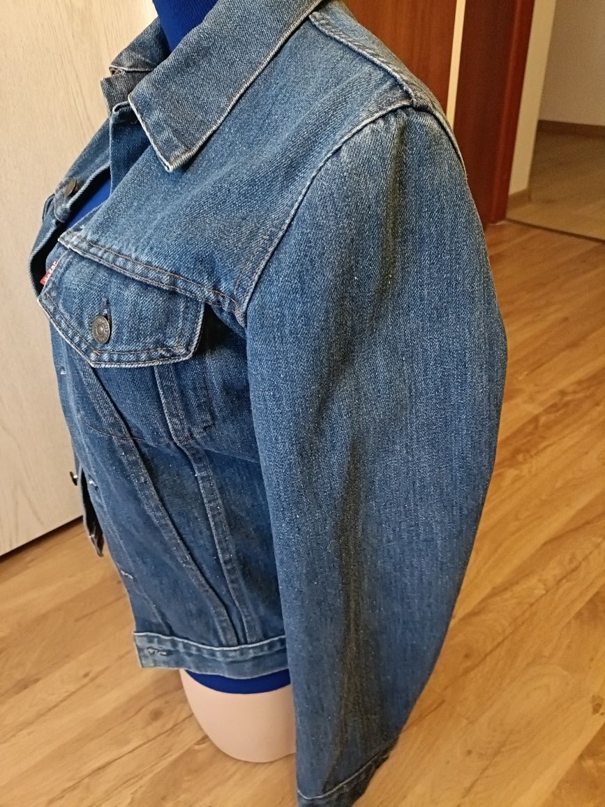 Katana Levi's Strauss