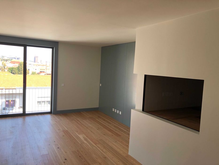 Aluga-se apartamento T2 moderno com lugar de garagem e arrumos