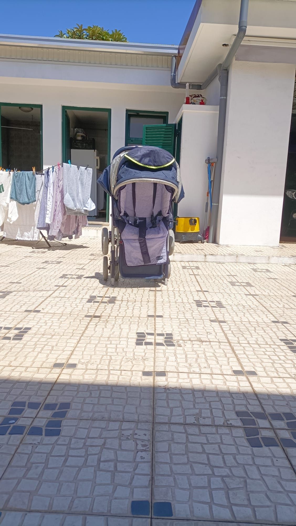 Carrinho e cadeira bebé