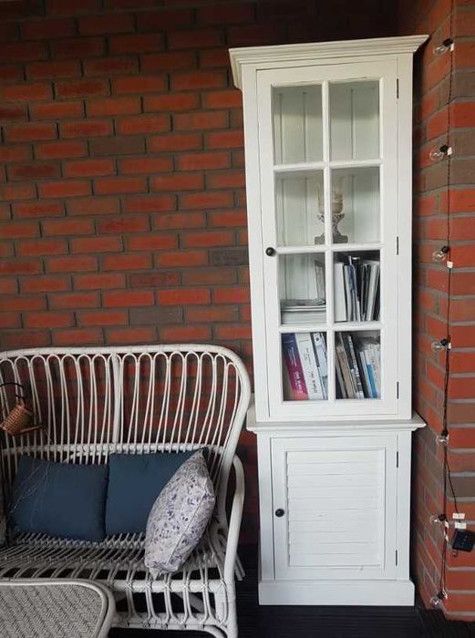 Piękna witryna biała prowansalska z drewna sosnowego