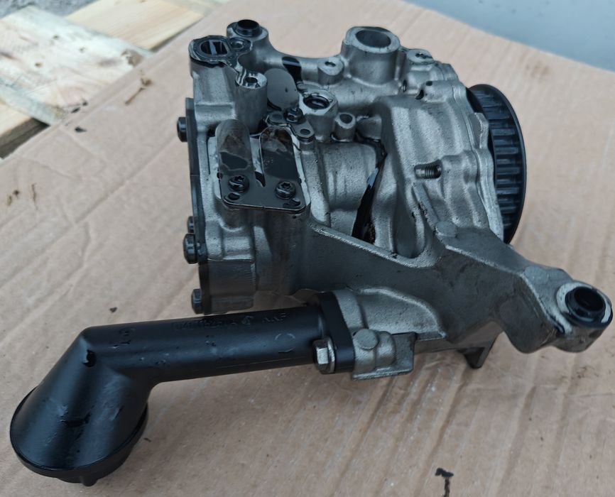 Вакуумний масляний насос Volkswagen b7 04L 145 208 H