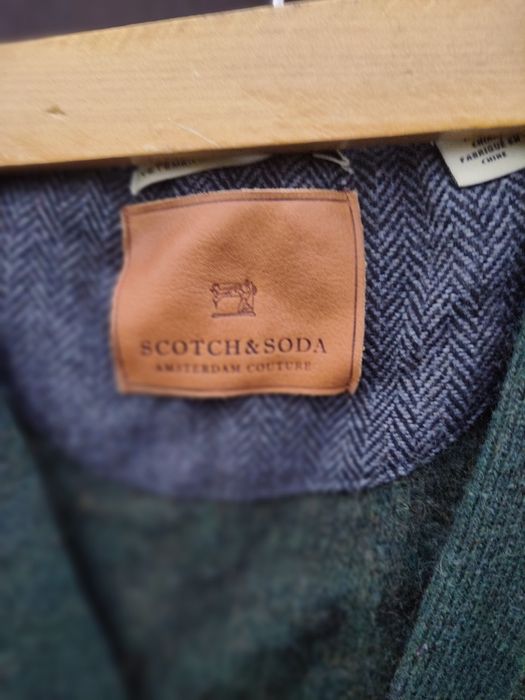 Шерстяная жилетка бутылочного цвета размер М