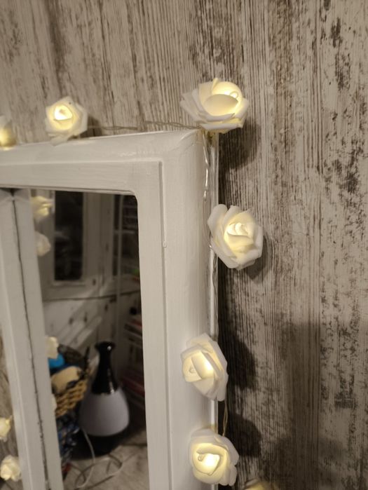 Lustro ozdobne z różyczkami