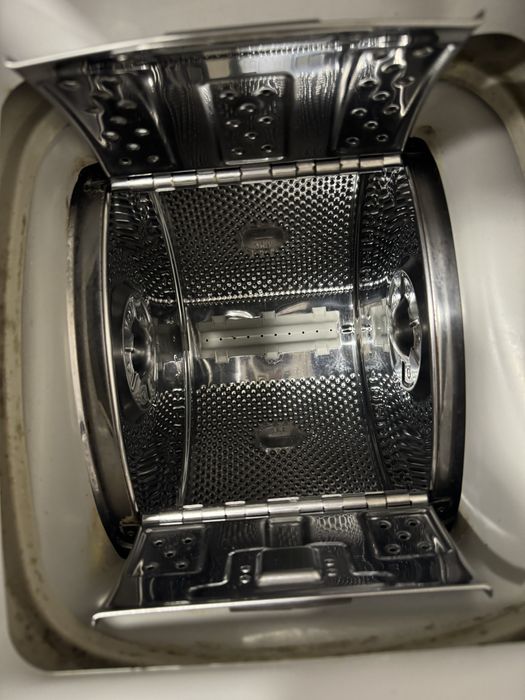 Пральна машина Whirpool в робочому стані