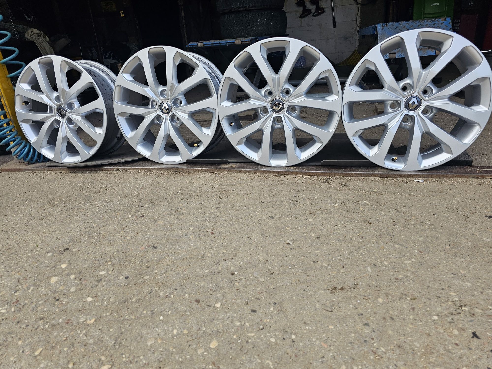 Felgi Aluminiowe Renault R17 5x114.3 ET40-7J+czujniki Ciśnienia