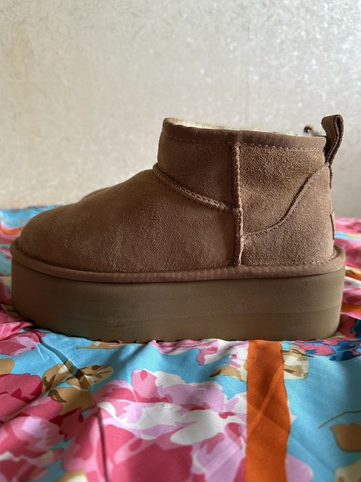 UGG натуральные замшевые с овчиной