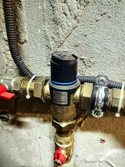 System akumlacyjno-buforowy, Bufor 1500 litrów wraz z osprzętem.