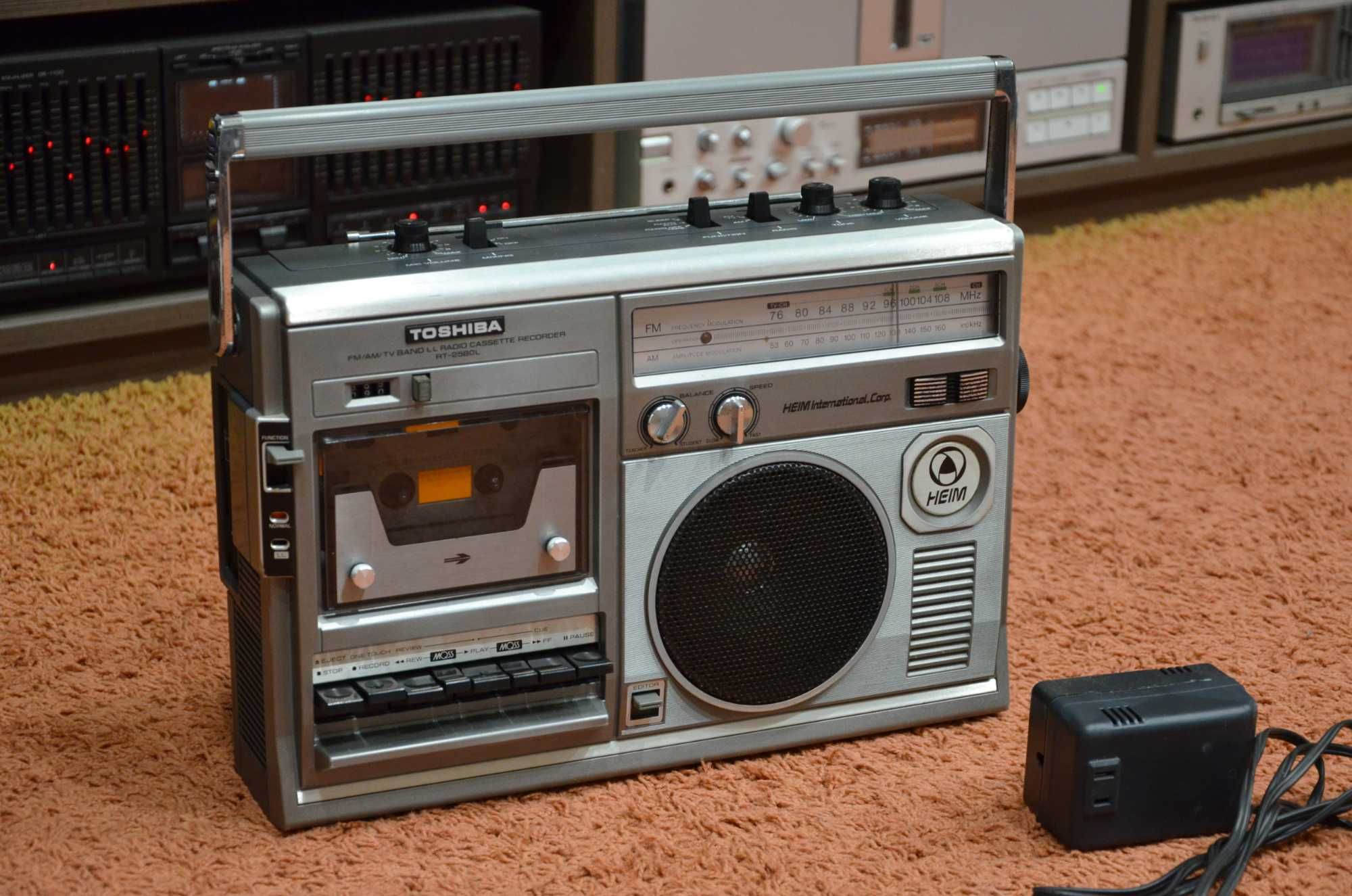 Toshiba RT-2580L Магнитола
