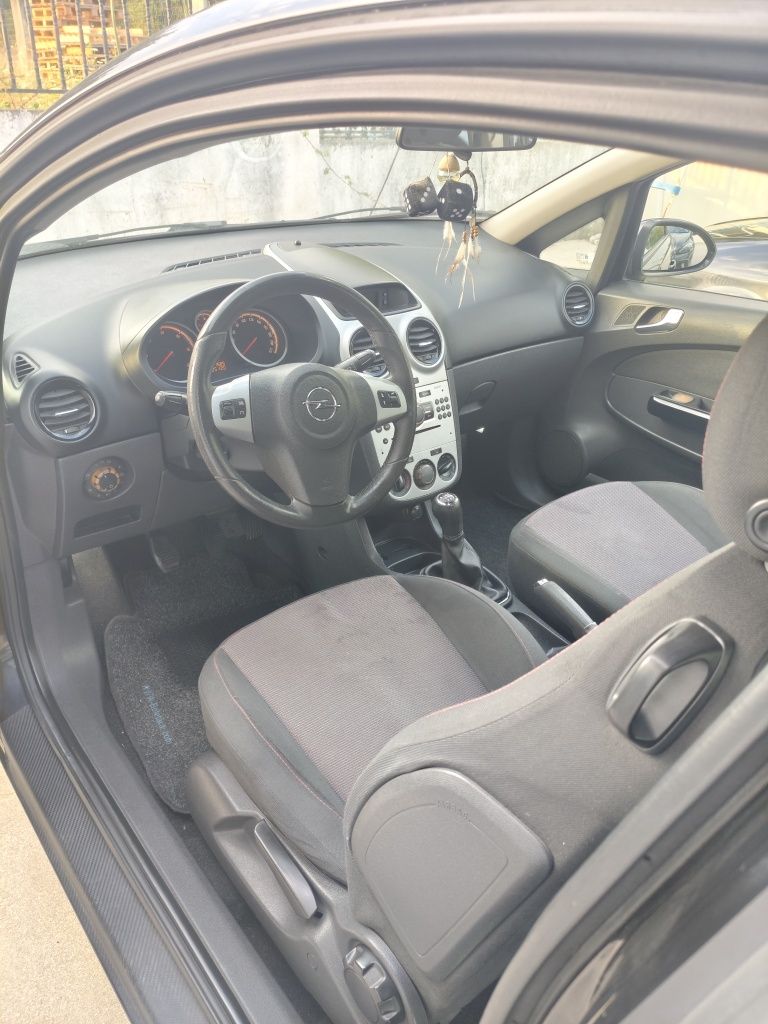 Opel corsa D 1.3 5 lugares