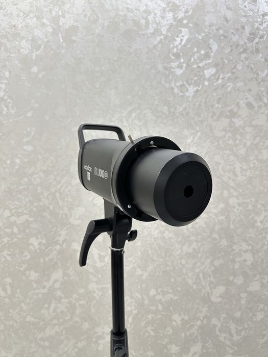 Постійне світло Godox SL100D + штатив + софтбокс