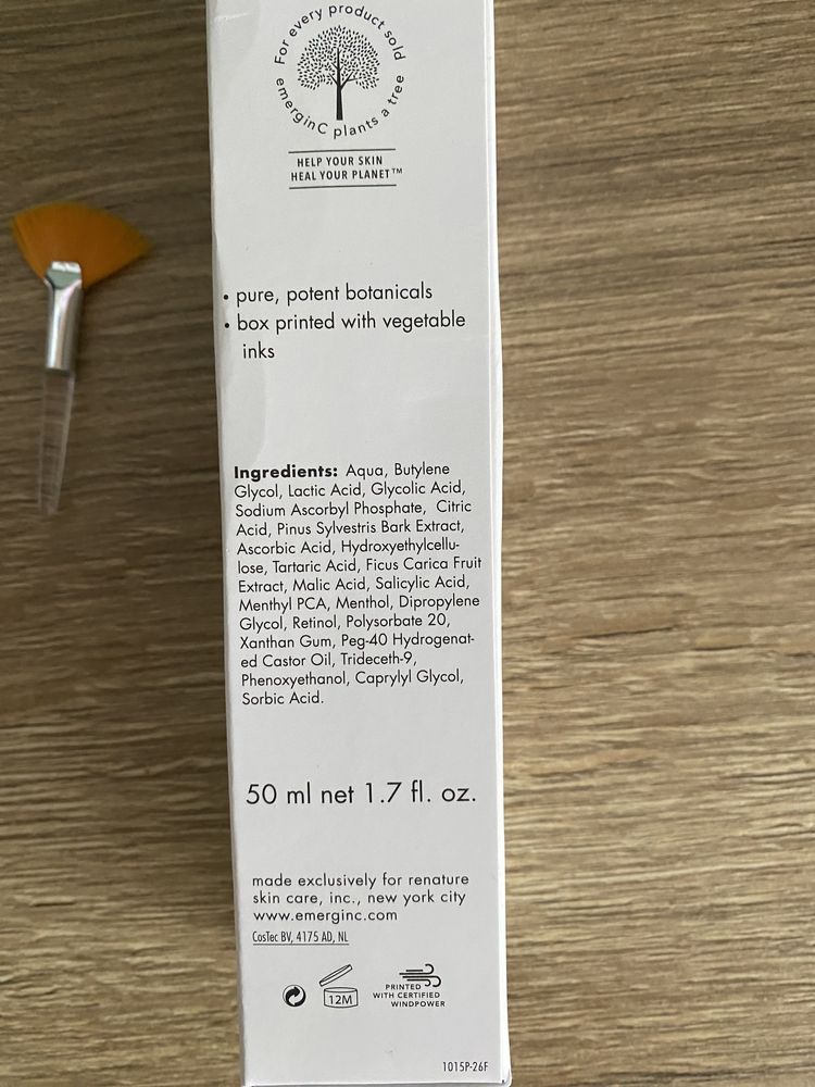 Intensywny, aktywny peeling do twarzy emerginC
