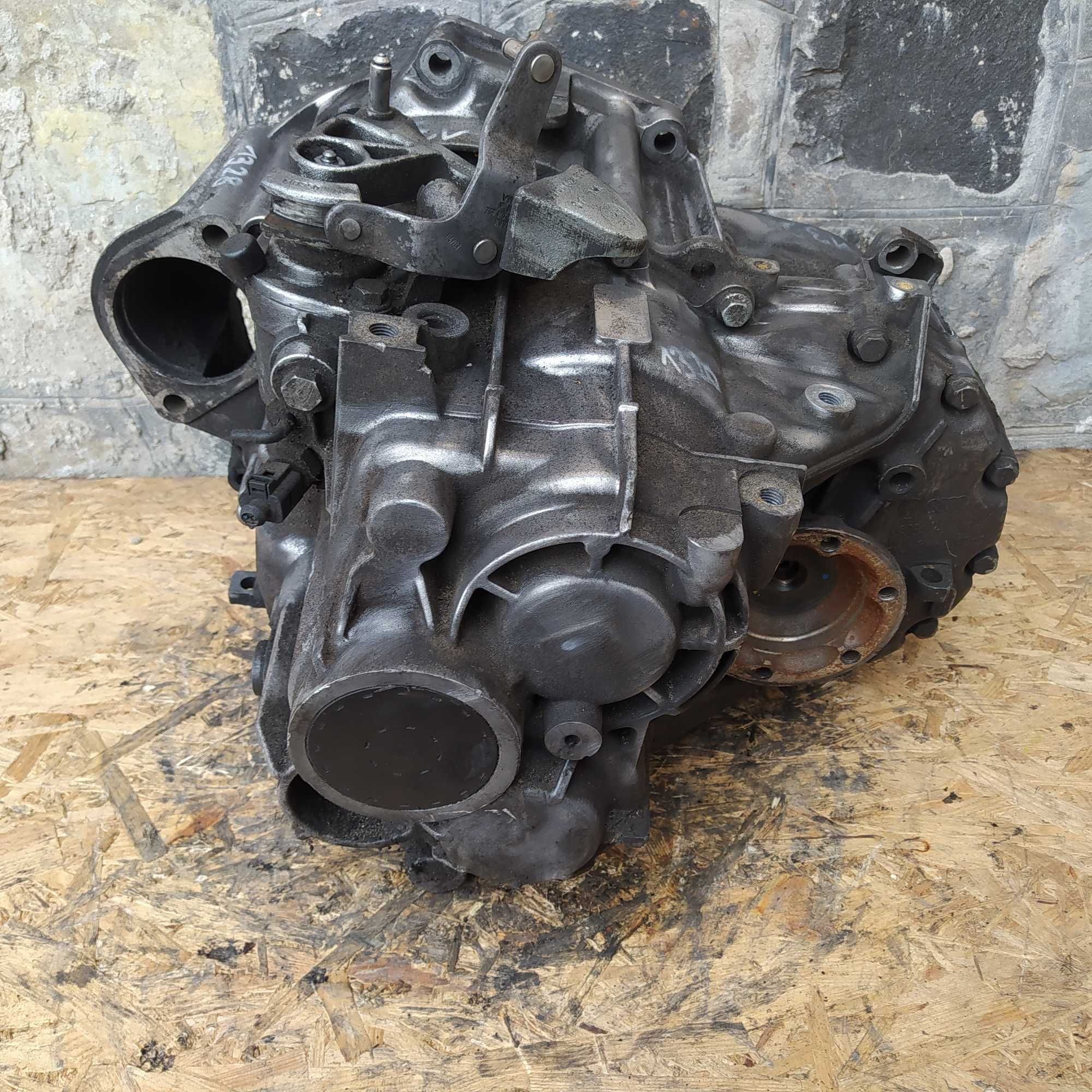 Коробка передач (КПП) Volkswagen Touran 2.0TDI 2003-2010р.в. (GNE)