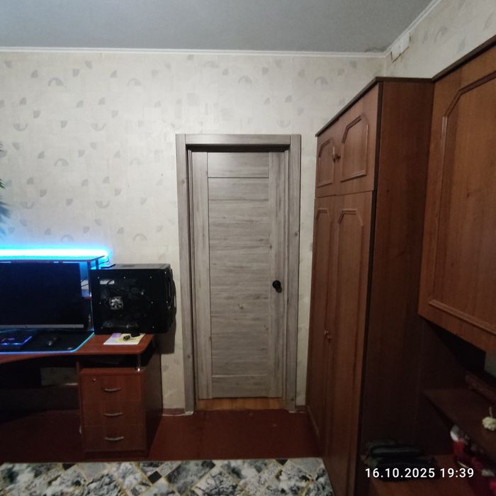 Здам кімнату дівчині/молодій жінці (можна з котиком) на Троєщині.