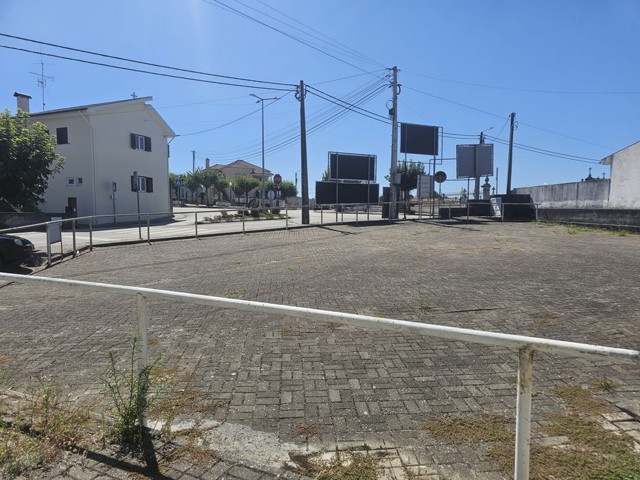 Loja em Santa Maria de Pigeiros