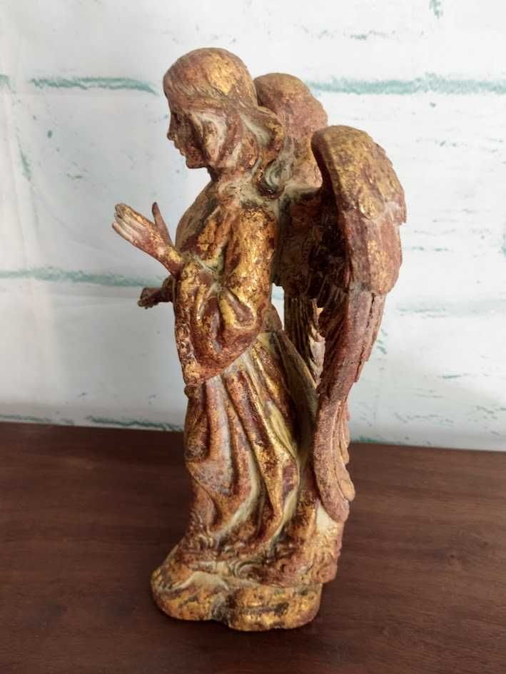 Estatueta católica de Anjo em resina