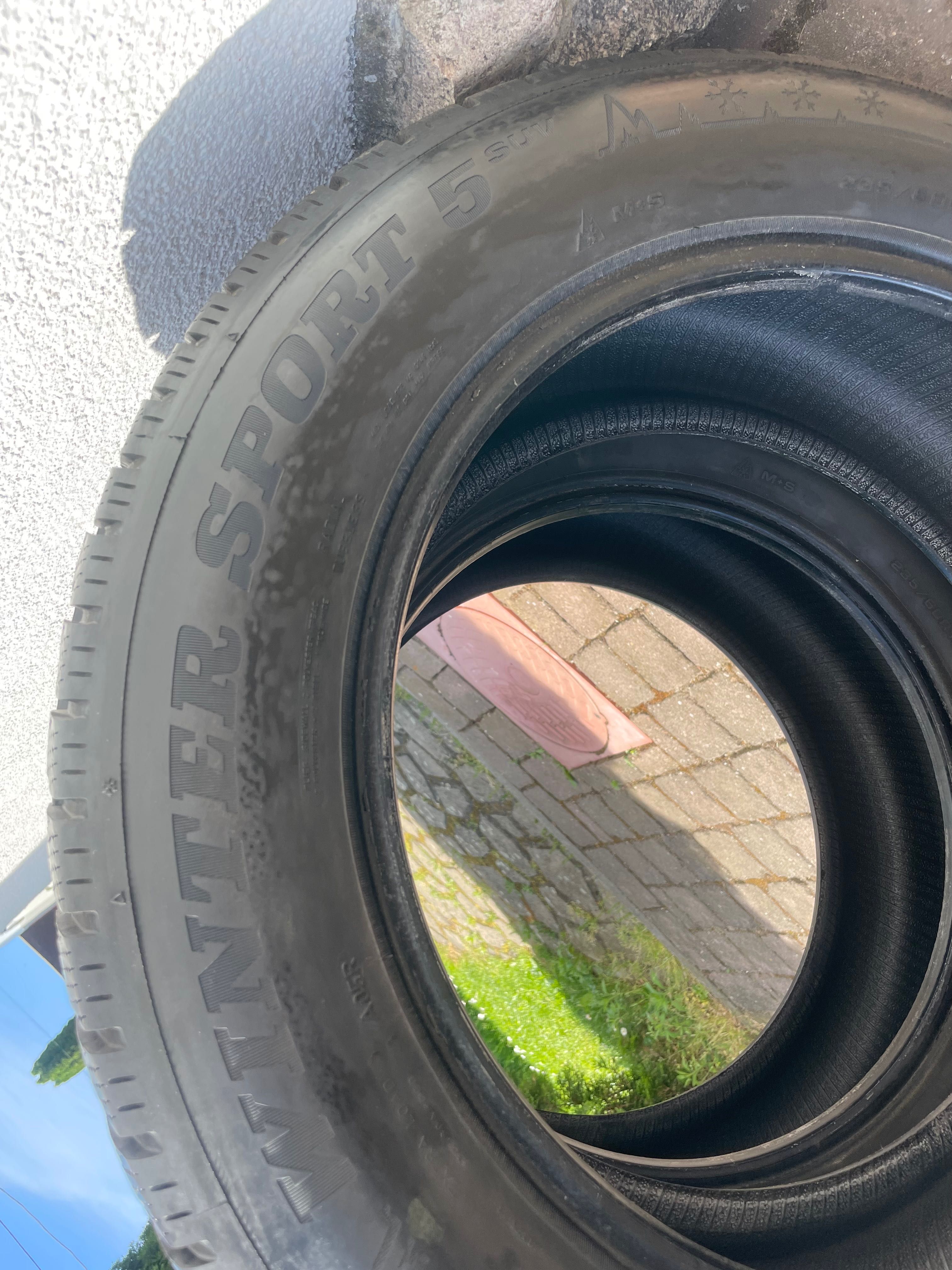 Opony zimowe Dunlop 235/60/18  2szt.