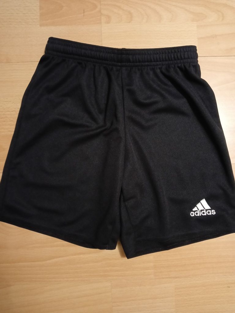 Spodenki Adidas r. 140