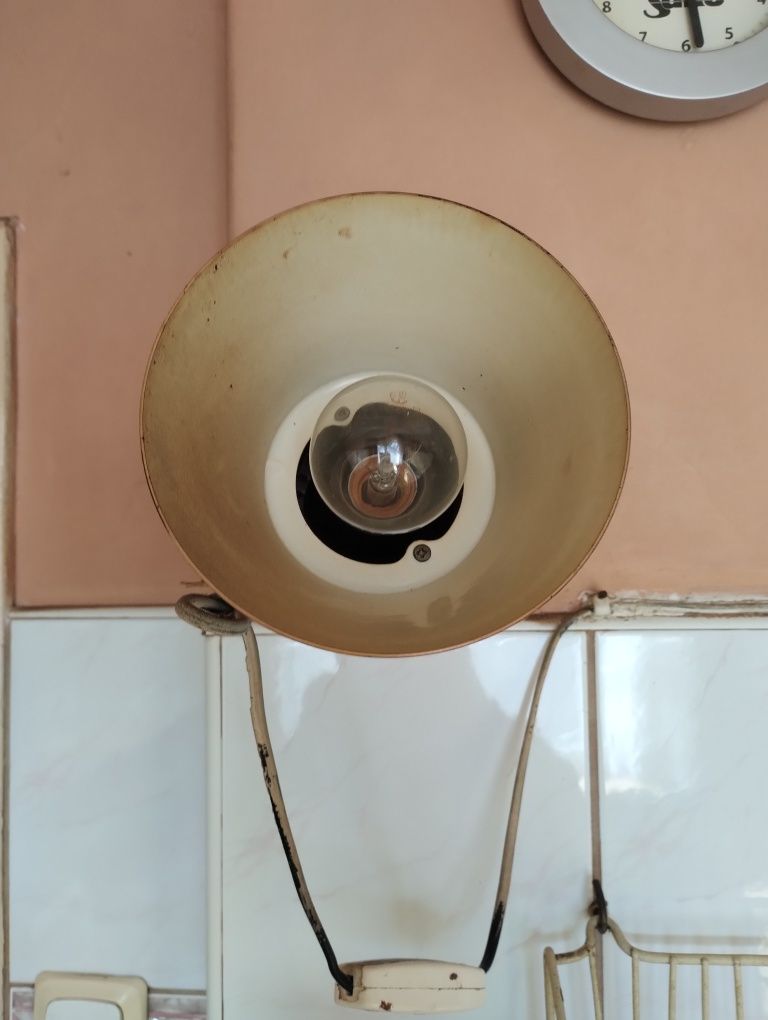Lampa z czasów PRL