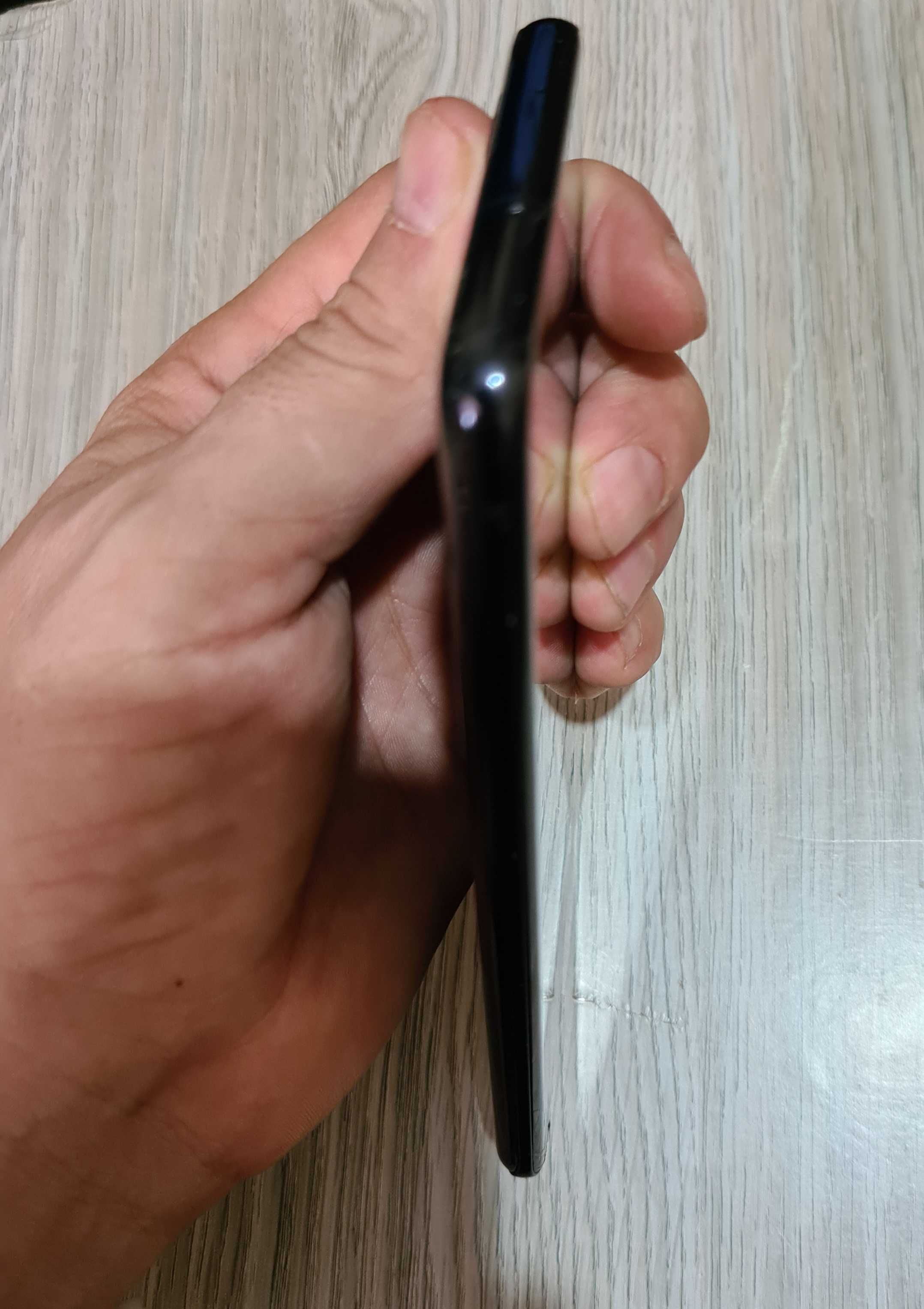 Samsung Galaxi S20+ 8/128 (Читаем )