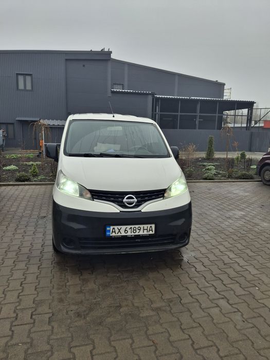Продам Nissan nv 200