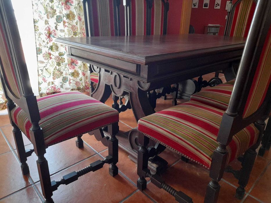 Mesa e cadeiras de sala de jantar vintage