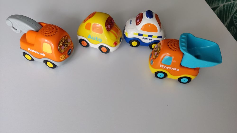 Vtech, Tut Tut Autka, Garaż. Posterunek Policji. Autka 4 sztuk.