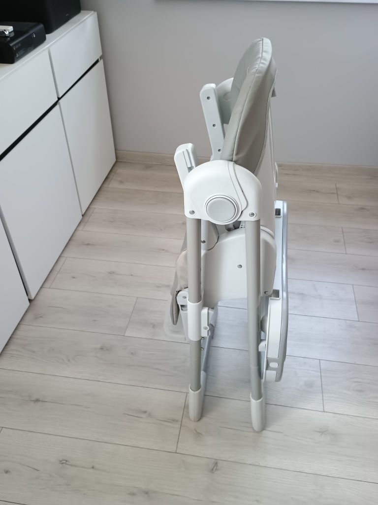 Krzesełko do karmienia MOMI