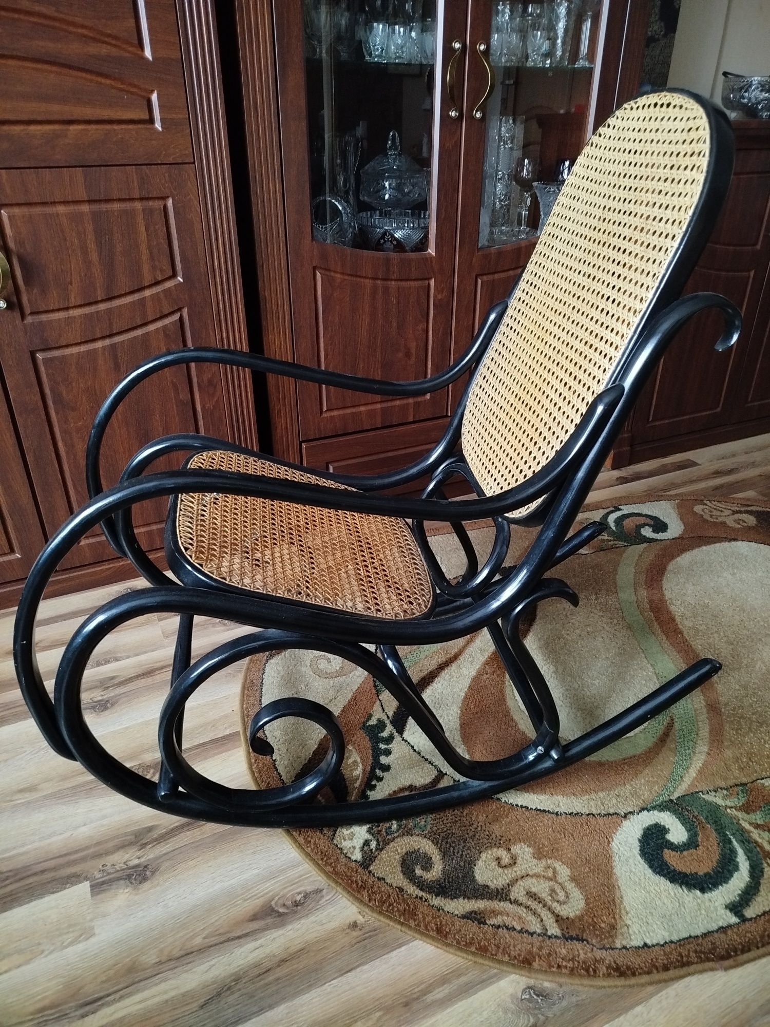 Fotel bujany drewniany