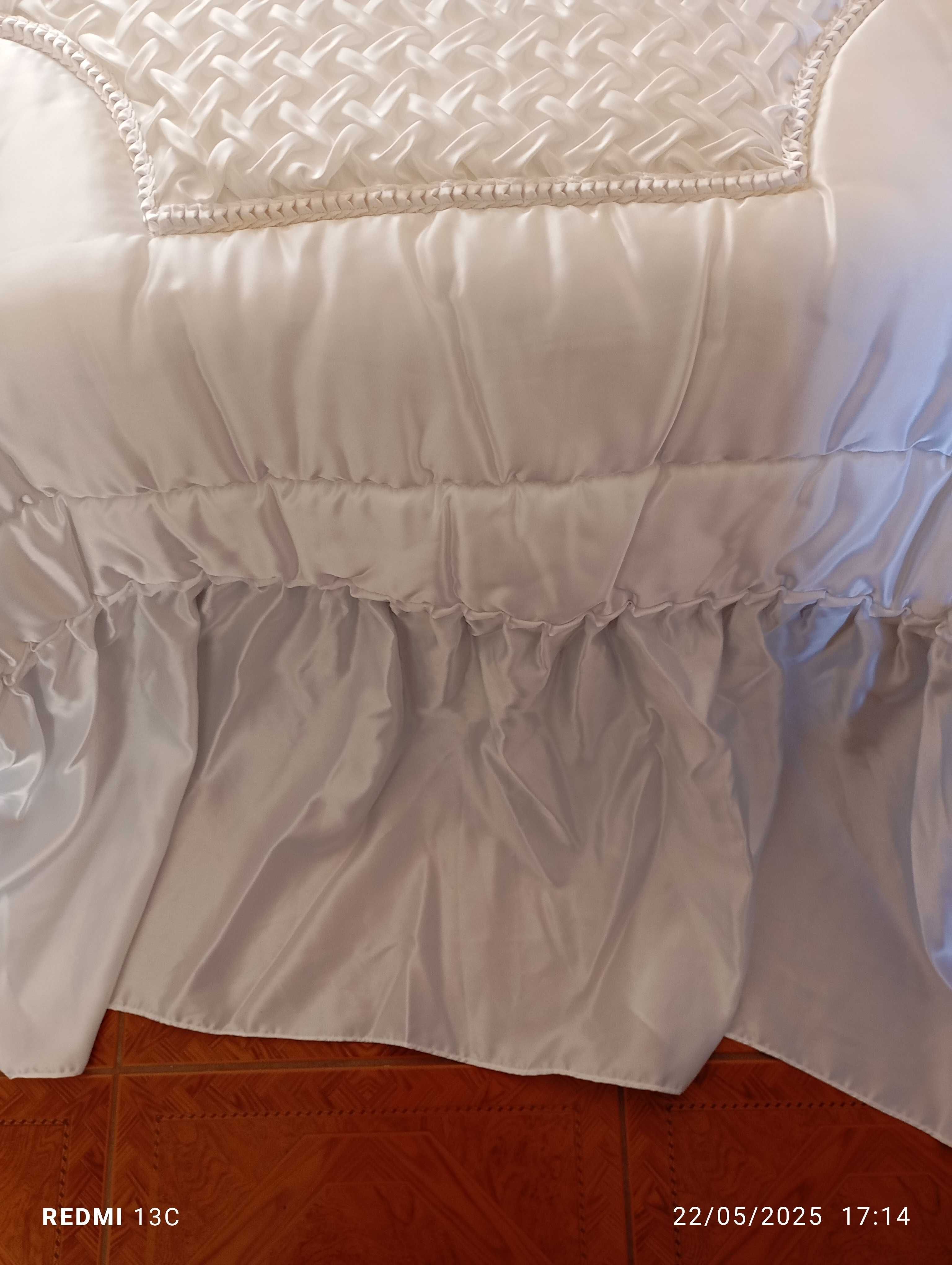 Colcha em cetim para cama de casal