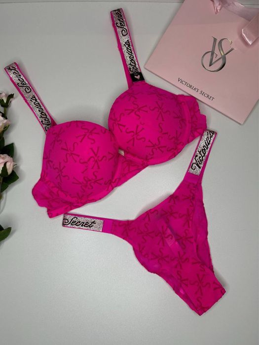 Розпродаж нових комплектів білизни Victoria’s Secret