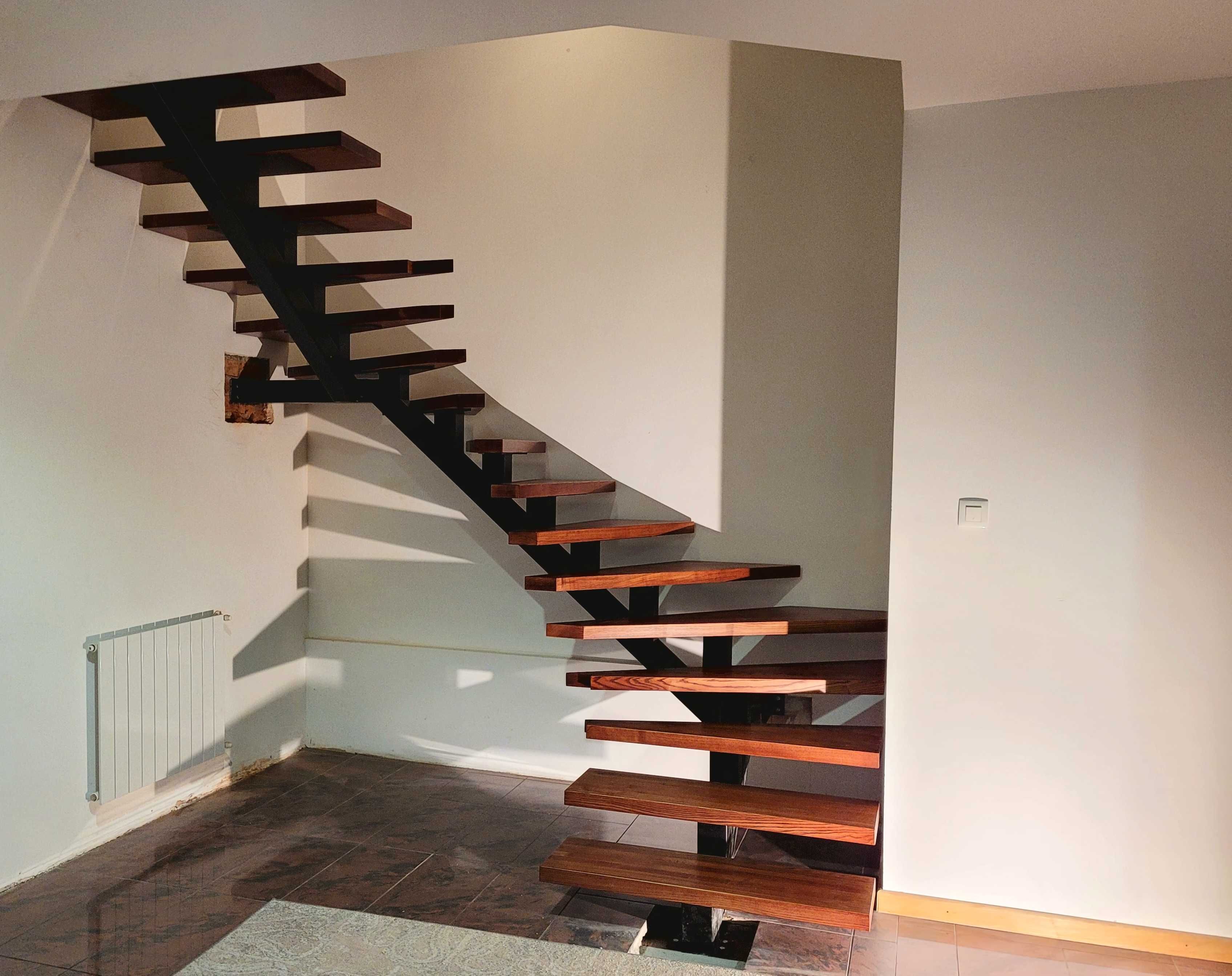 nowoczesne schody metalowe,schody na konstrukcji stalowej