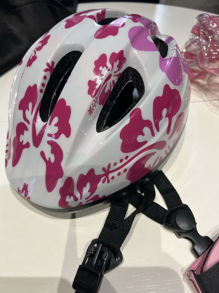 Kask i ochraniacze dla dziewczynki