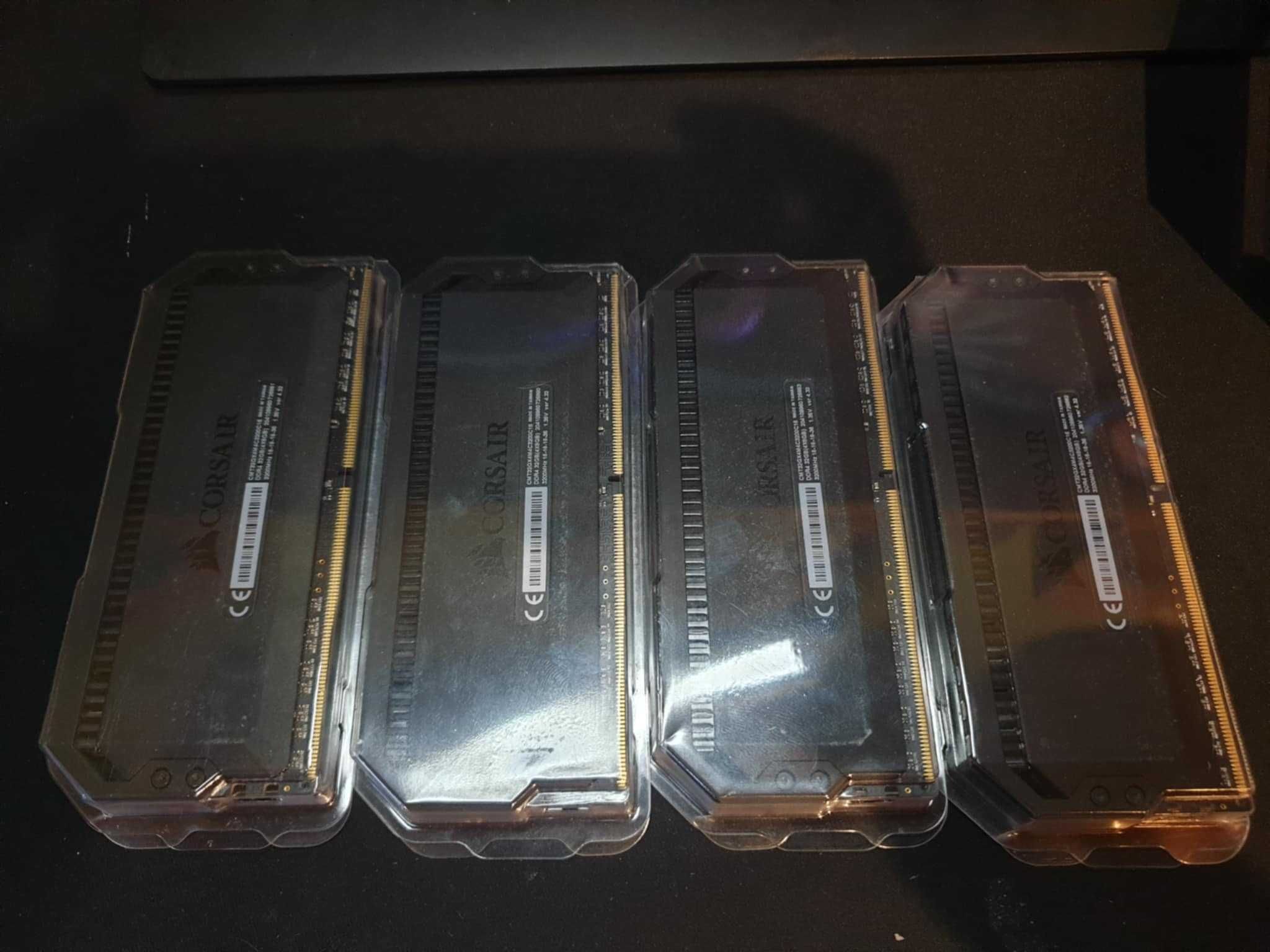 Pamięć RAM Corsair Dominator Platinum RGB DDR4 32GB (4x8GB) 3200MHz